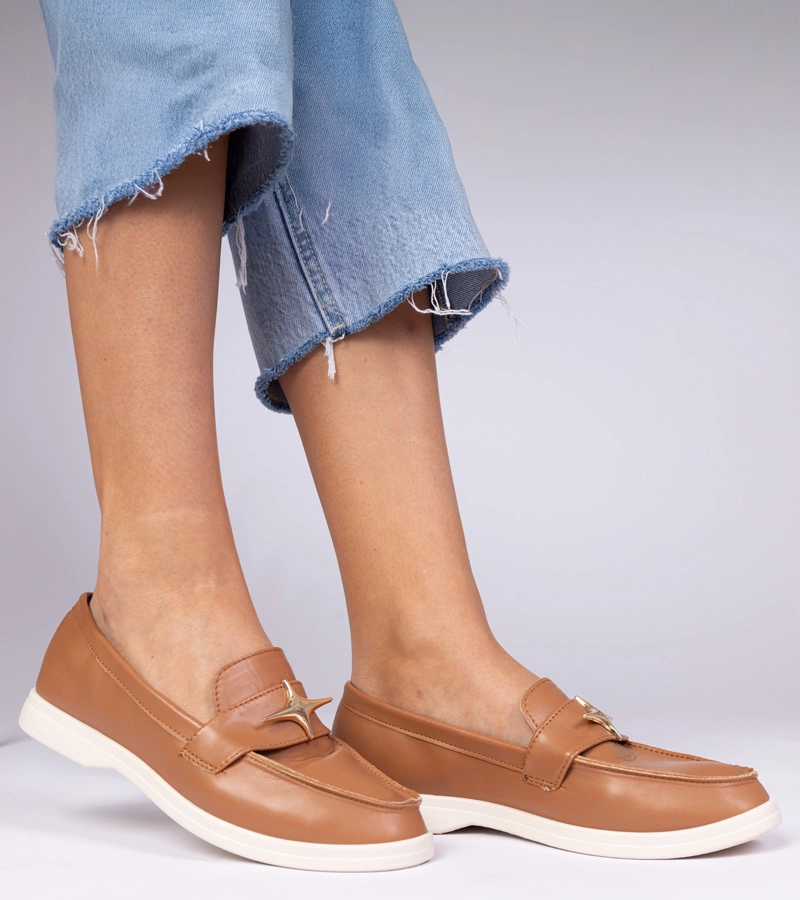 Barna női mokaszin arany díszítéssel Senna