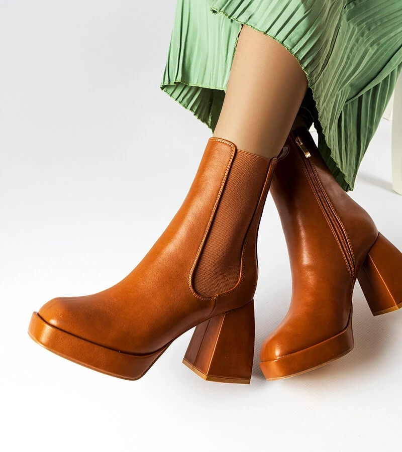 Barna bokacsizma masszív talpon Watson