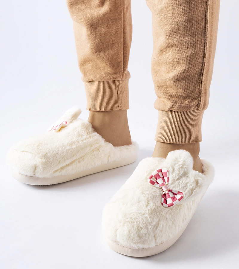 Fehér melegített női papucs fülekkel Buga