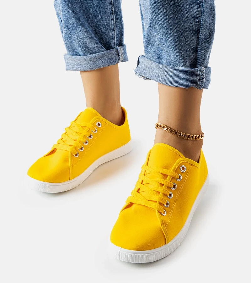 Sárga anyagból készült Nampa teniszcipők