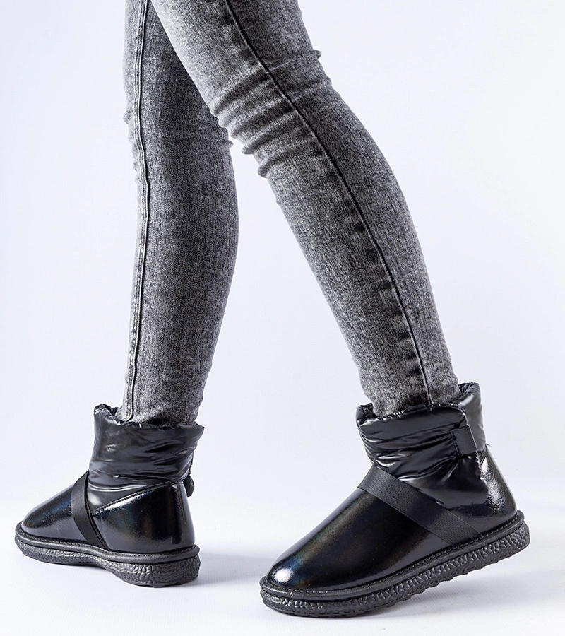 Fekete csillogó rövid hótaposó Delaune