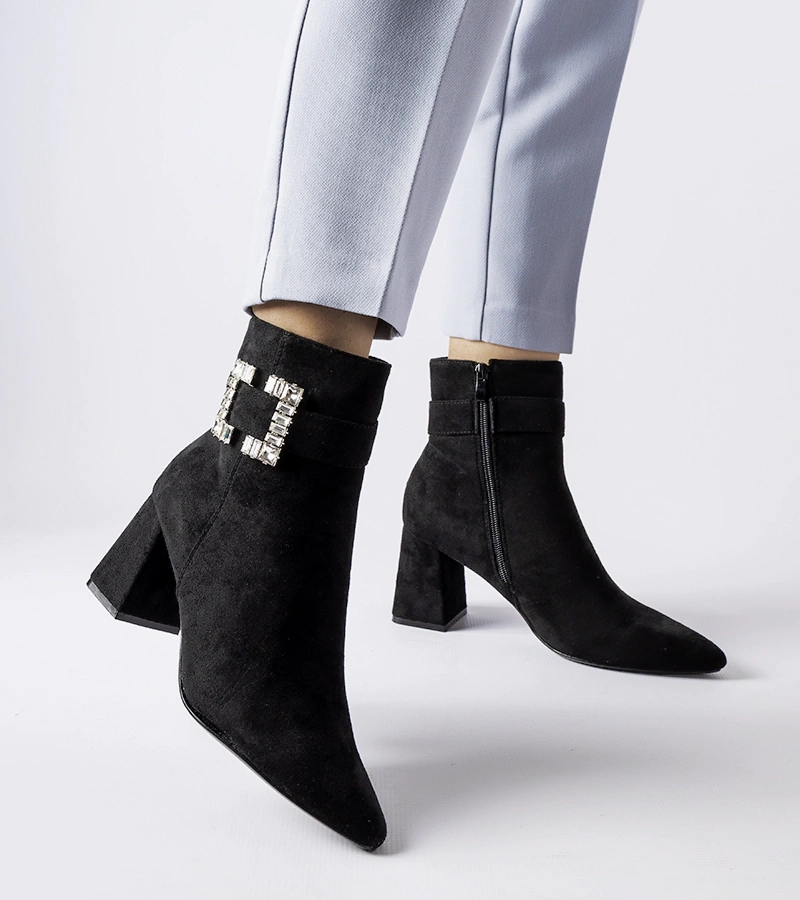 Fekete cipők gyémántokkal Alfero talppal