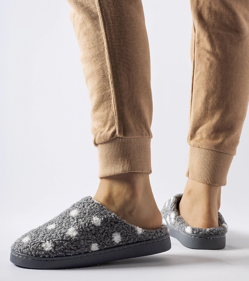 Szürke meleg papucs fehér pöttyökkel Laino