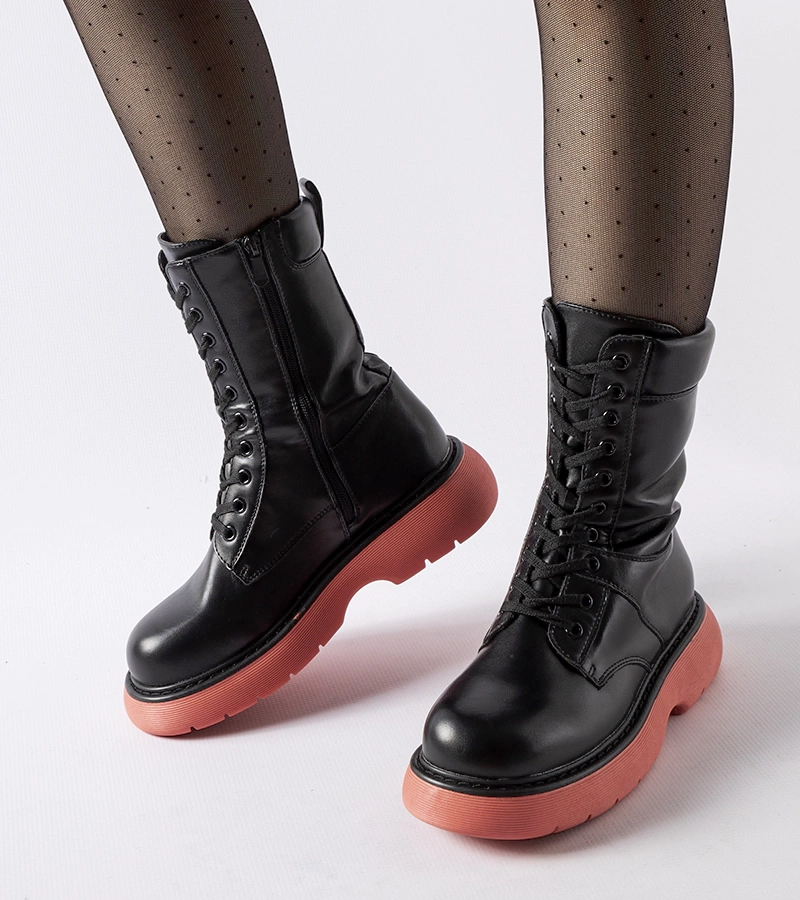 Fekete bélelt bakancs rózsaszín talppal Beata