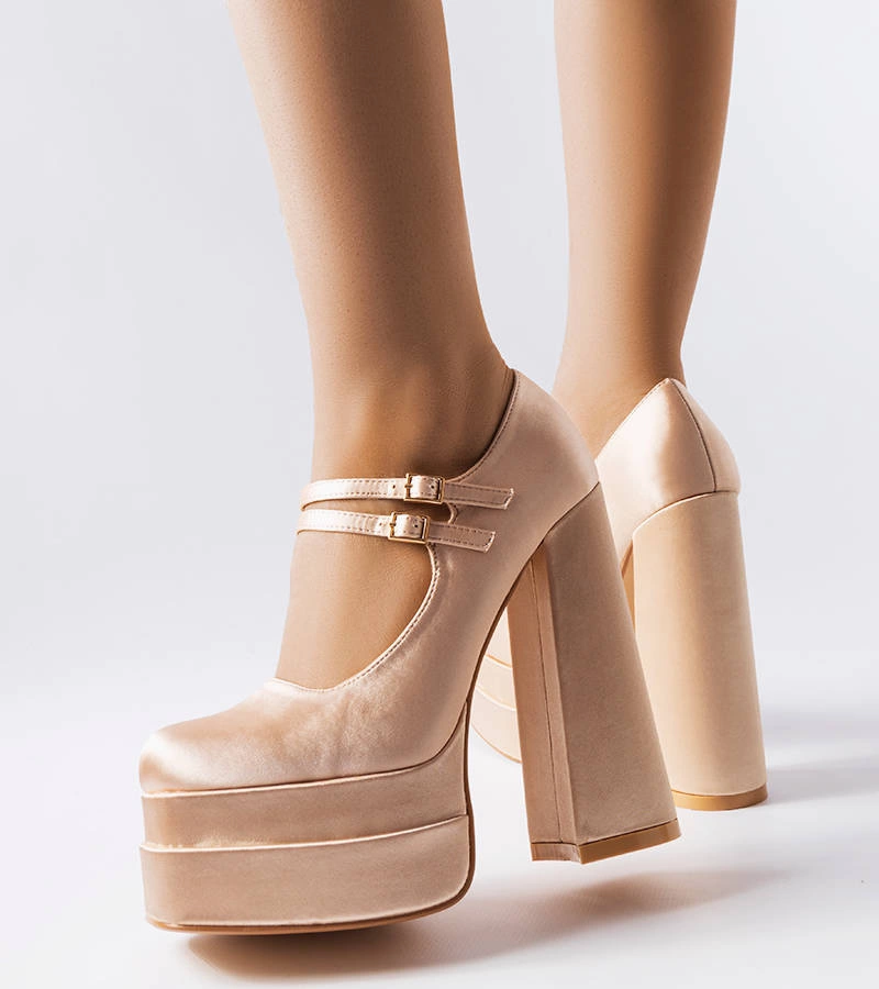 Világos rózsaszín magas sarkú cipő Gabriel