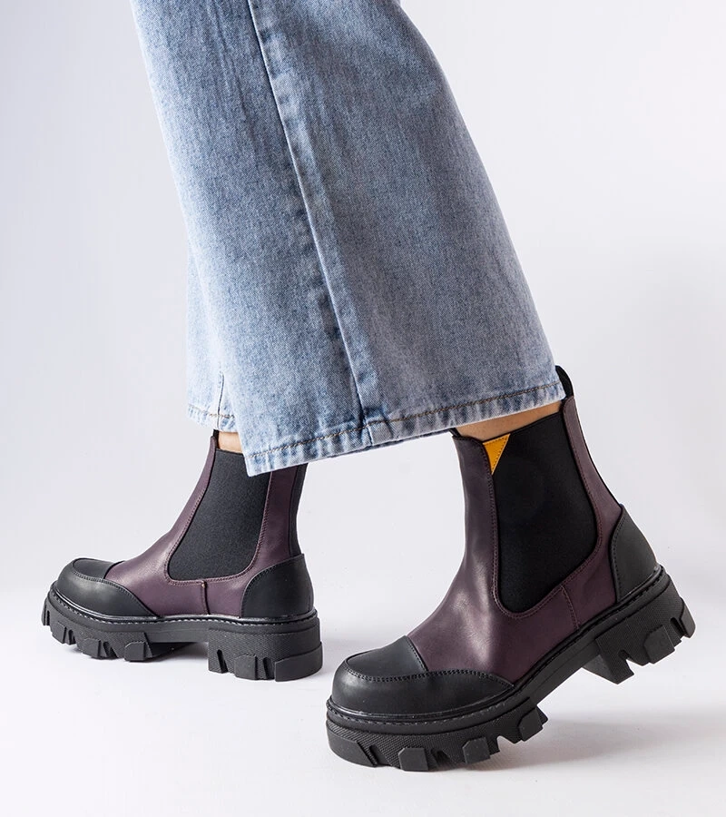 Sibyla fekete-lila csizma