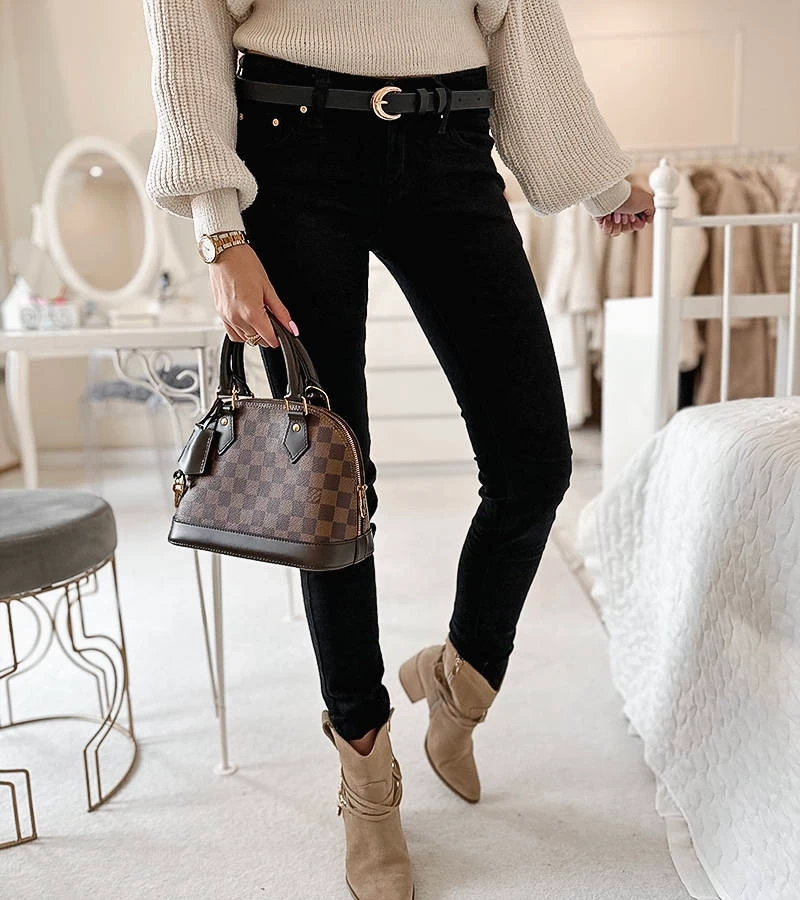 Fekete anyagból készült Sylvain övvel ellátott nadrág