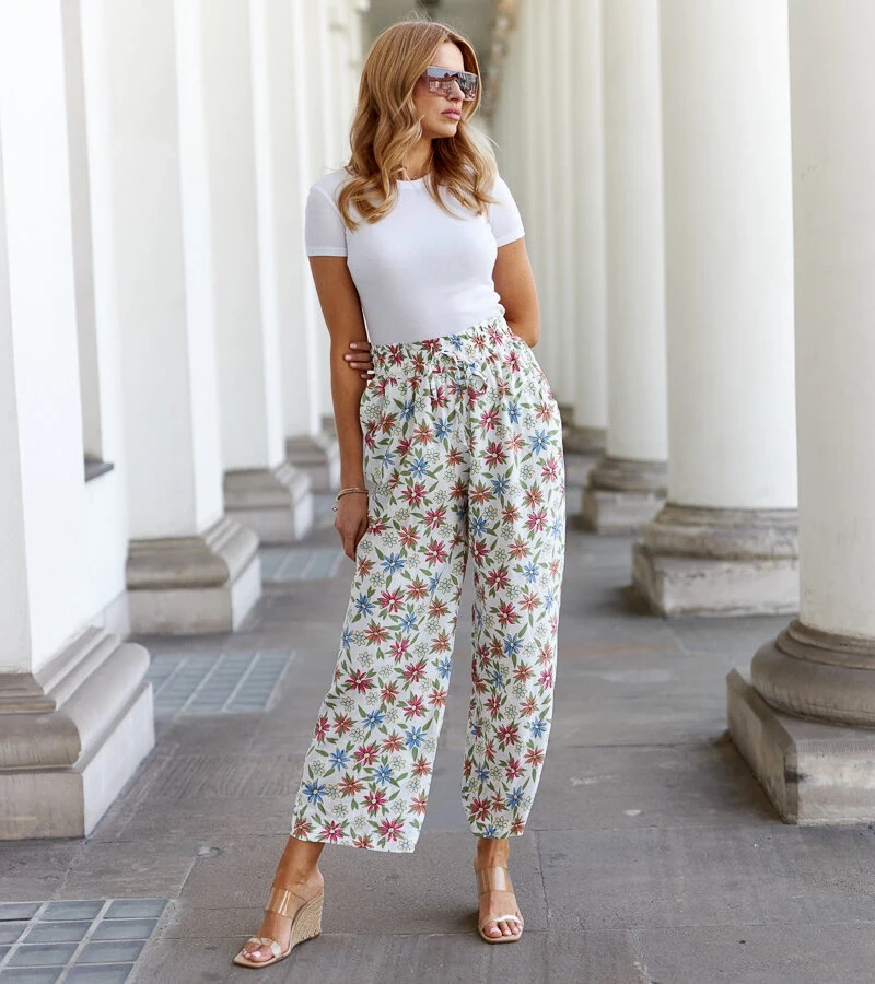 Fehér virágos széles nadrág Vertemate