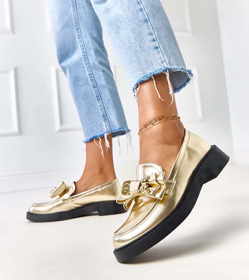 Arany mokaszinok masnival és Teriwa macival