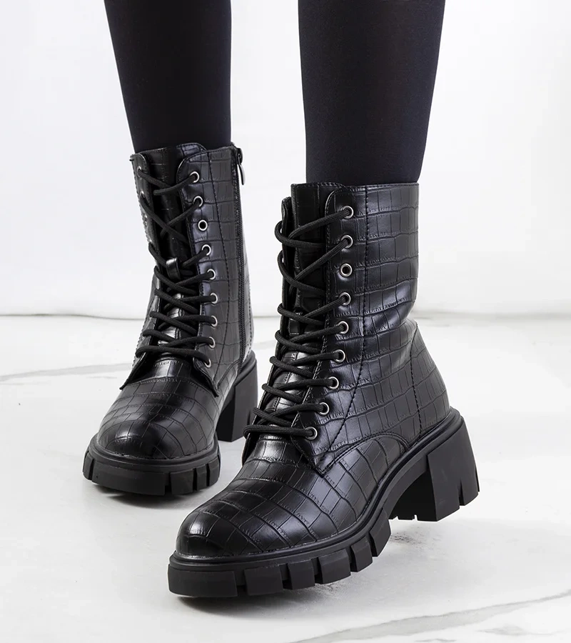 Fekete bokacsizma Larton