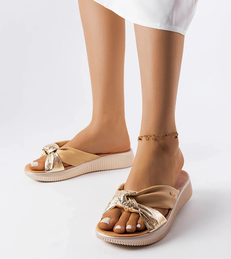 Barna-arany sarokkal rendelkező Luce papucsok