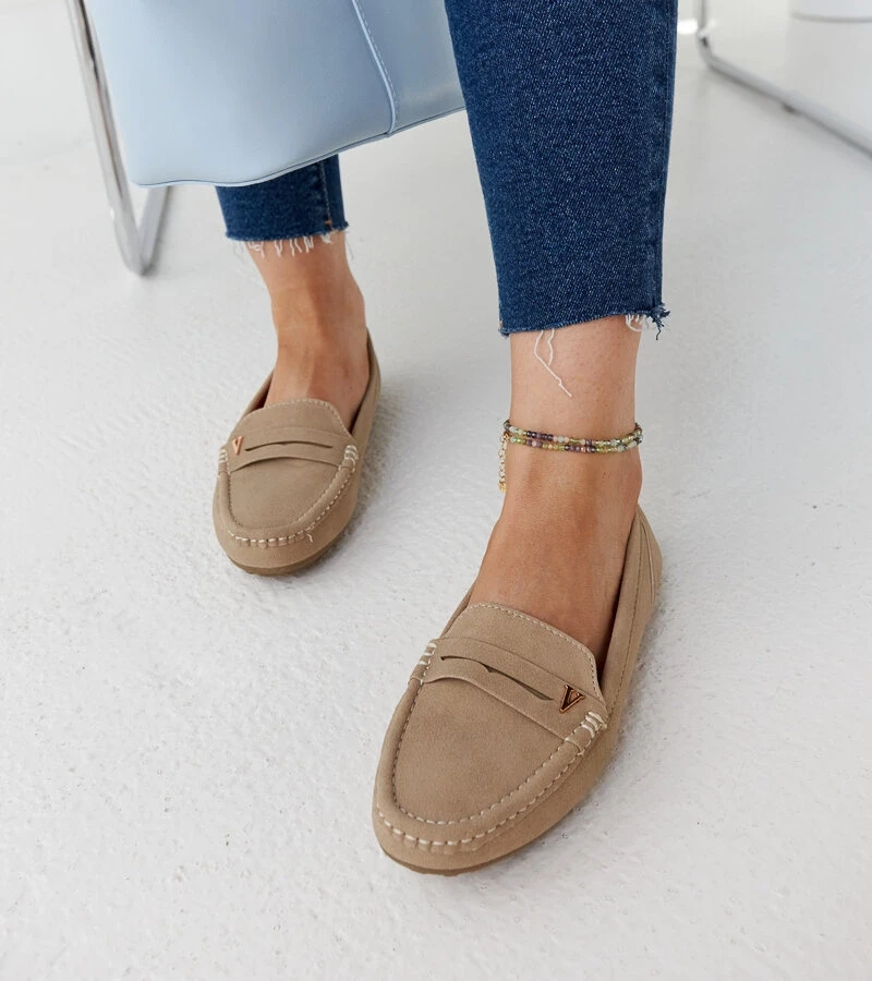 Rubiania matt befejezésű bézs mokaszinok