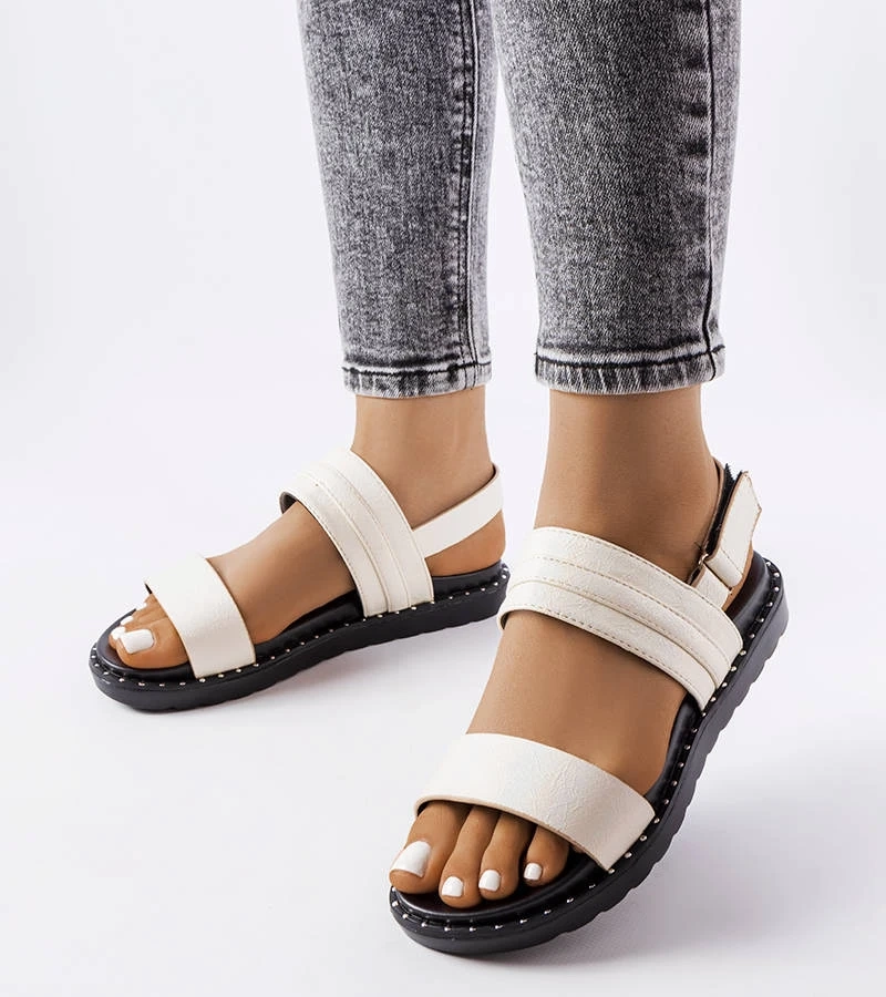 Felicienne fényes bézs szandál