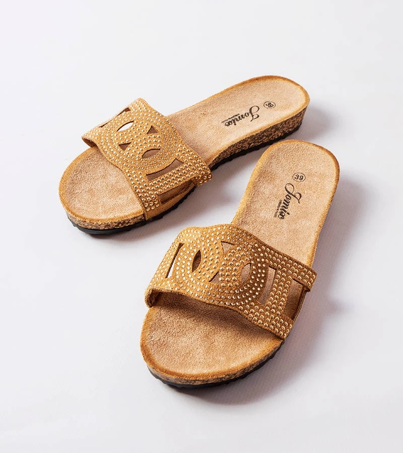 Barna strasszal díszített papucs Lagacé