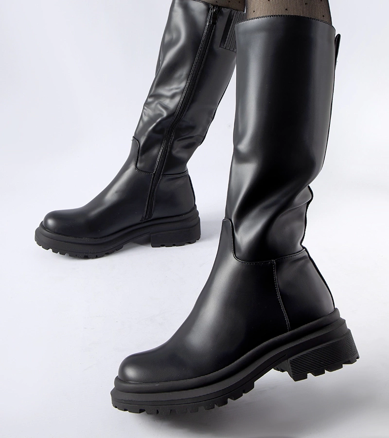 Fekete bélelt sima csizma Prisco