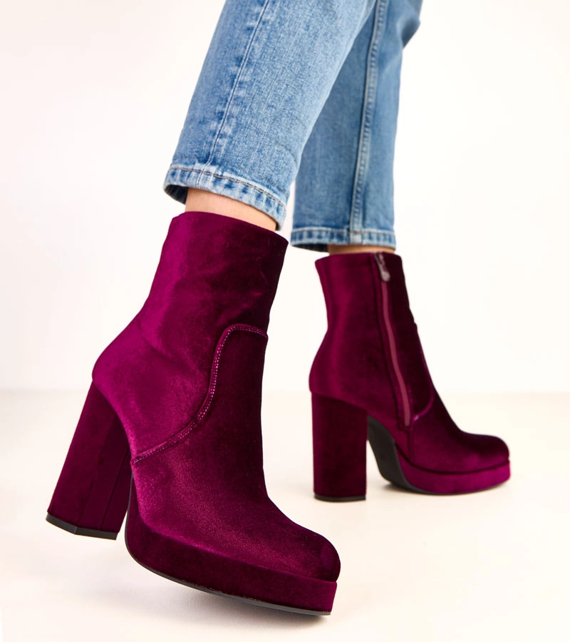 Fényes, lila, vastag sarkú bokacsizmák Asanda