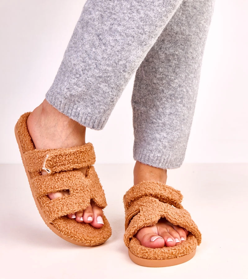 Greigan nyitott elejű világosbarna szőrme papucs