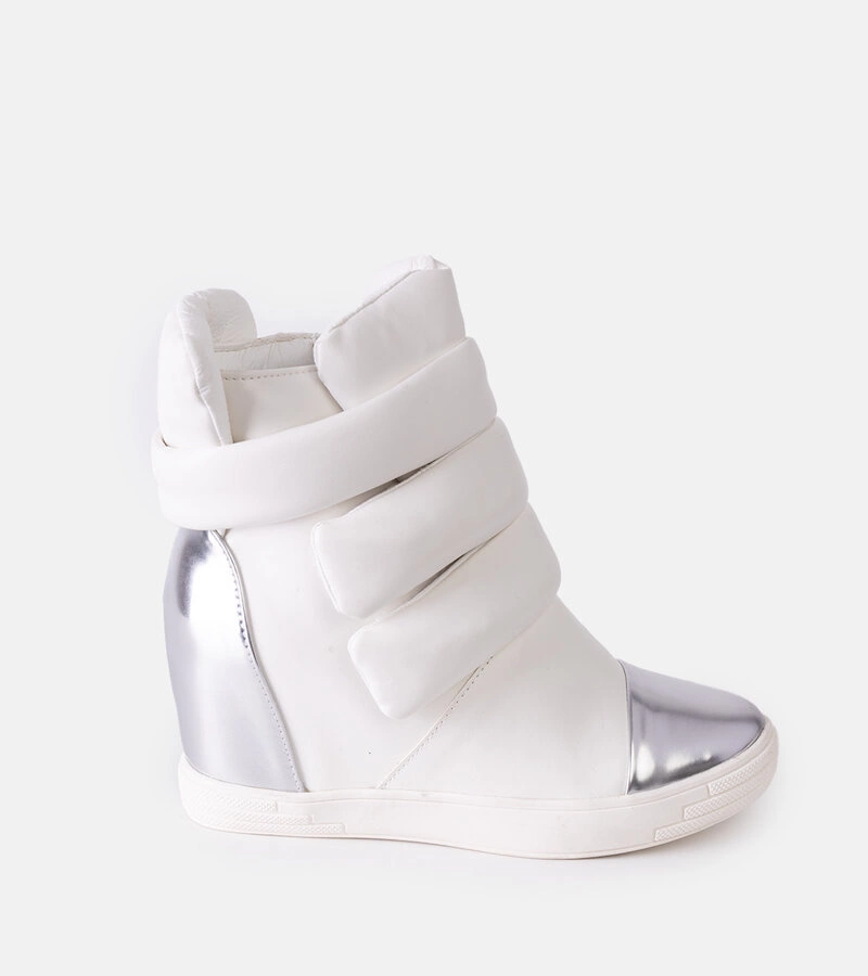 Krinamtina bélelt fehér platformos bokacsizma