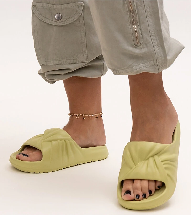 Cunta zöld habos papucs