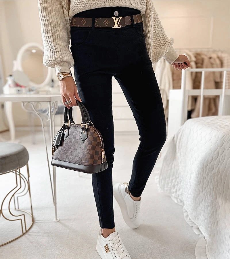 Fekete gombos Clémence leggings.