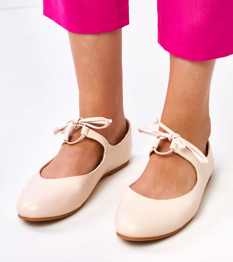 Bézs bokapántos balerinacipő Sallay