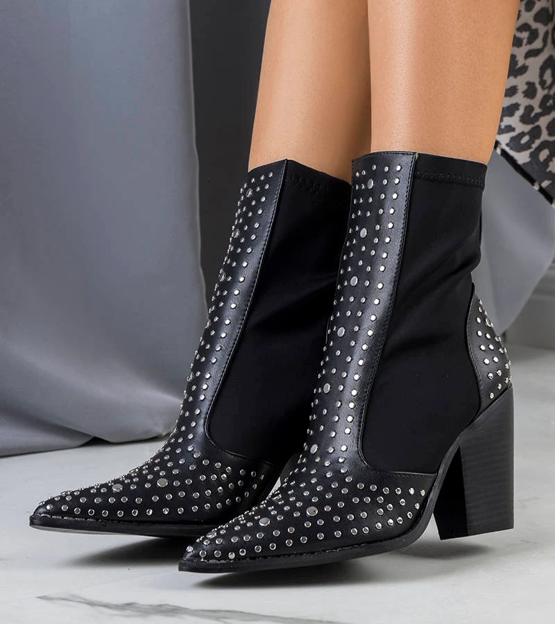 Fekete szegecses bokacsizma Orazi