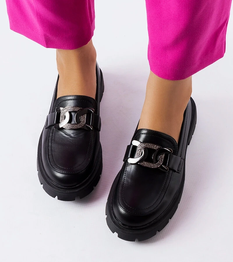 Fekete elegáns mokaszin cirkóniákkal Mories