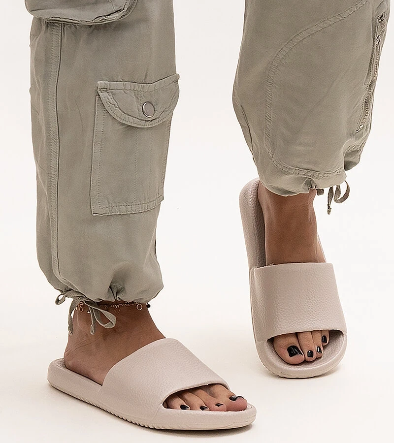 Primula bézs színű habos papucsok