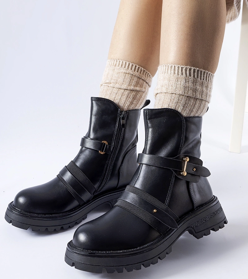 Fekete bélelt csizma Laderoute