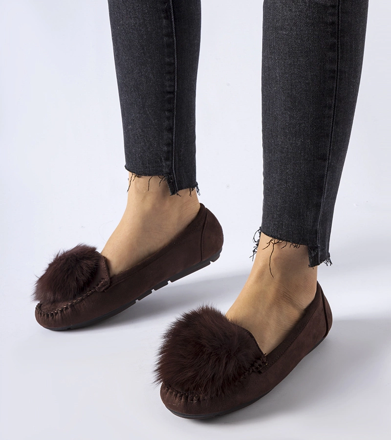 Barna szőrmebélésű papucs pomponnal Marchetti