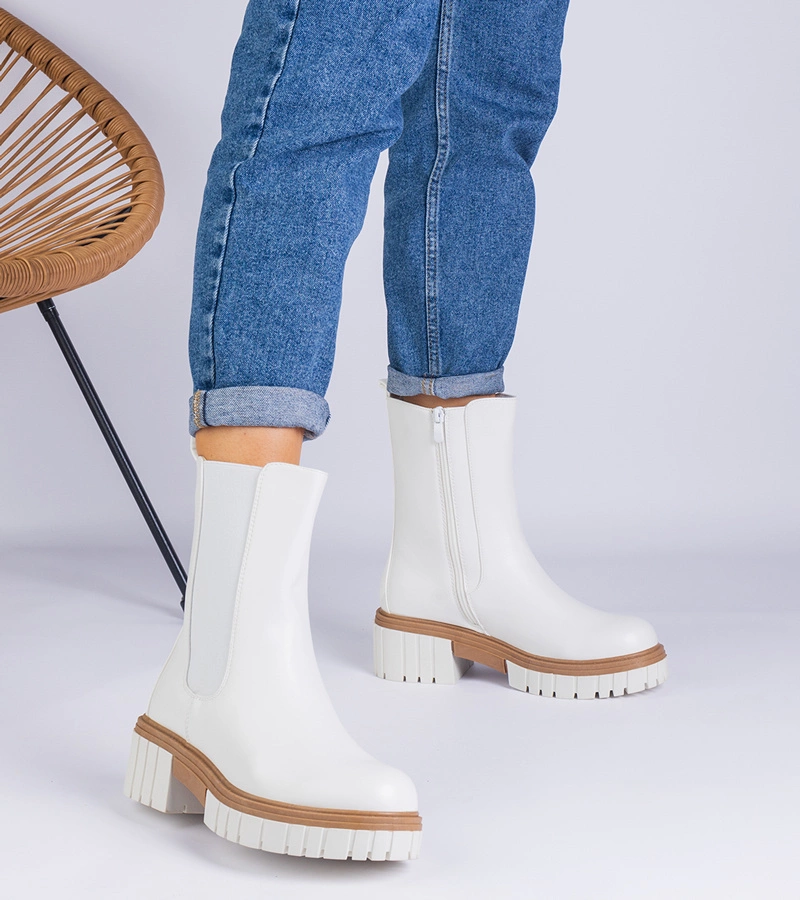 Tantala fehér bokacsizma műbőrből