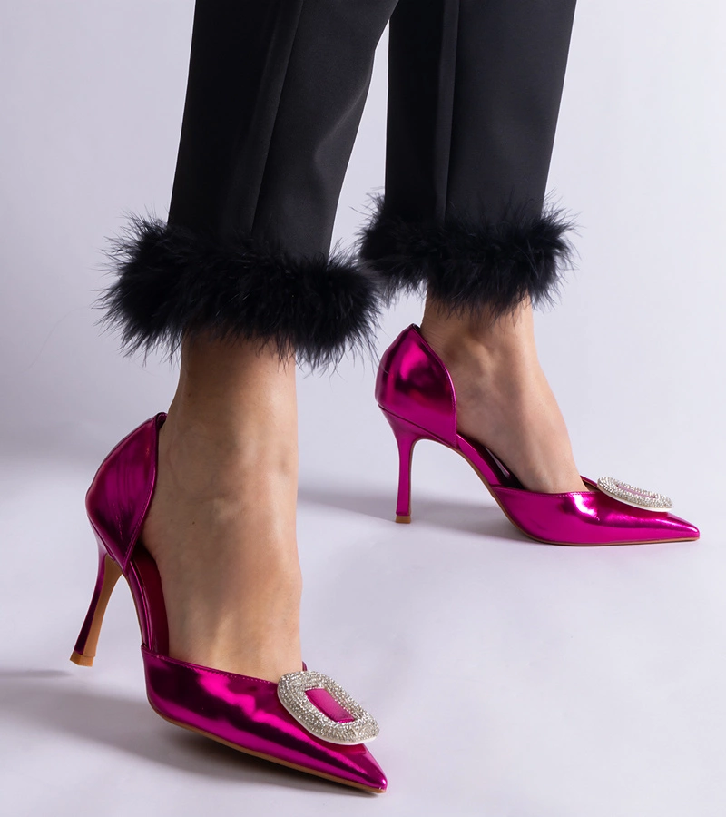 Rózsaszín cirkóniával díszített tűsarkú Coluga