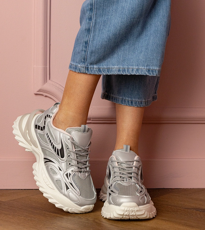 Ezüst sportos tornacipők stílusos talppal Carina