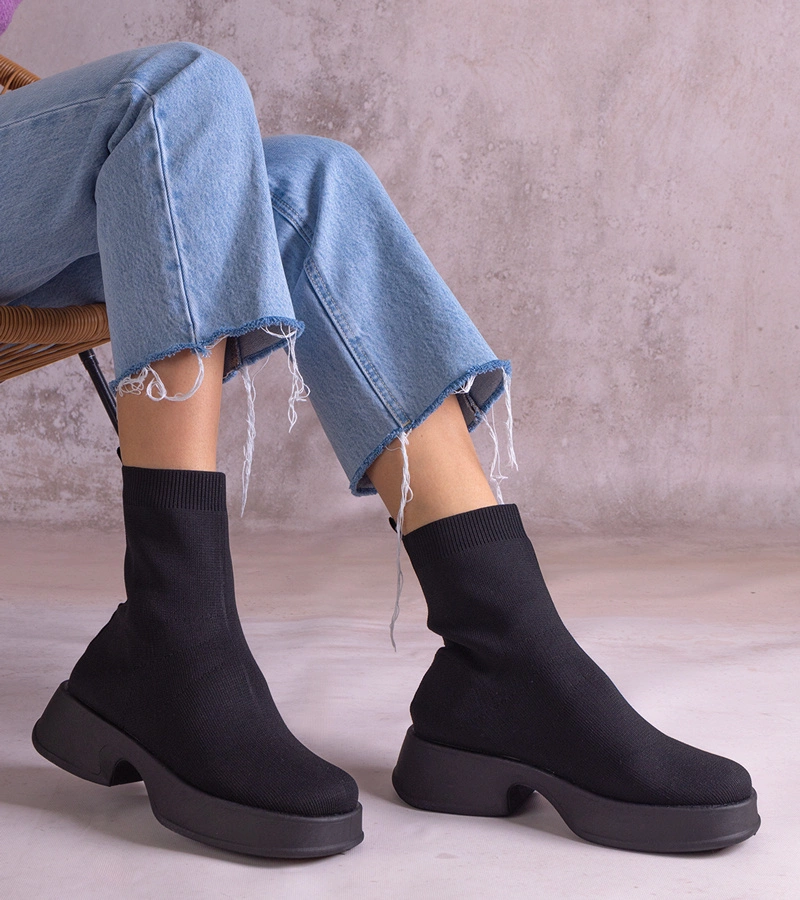 Fekete rugalmas szárú bokacsizma Evel