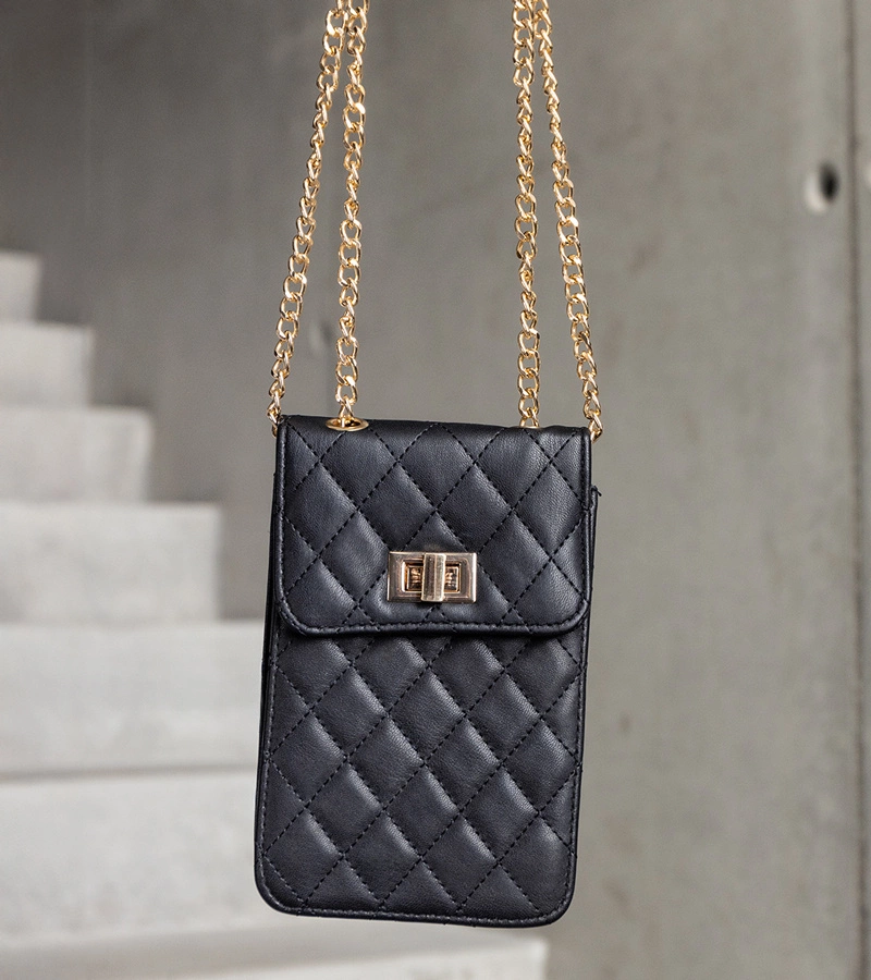 Fekete steppelt Acres válltáska