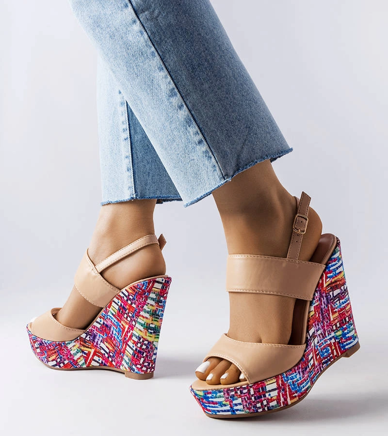 Westtide díszített talpú bézs szandál