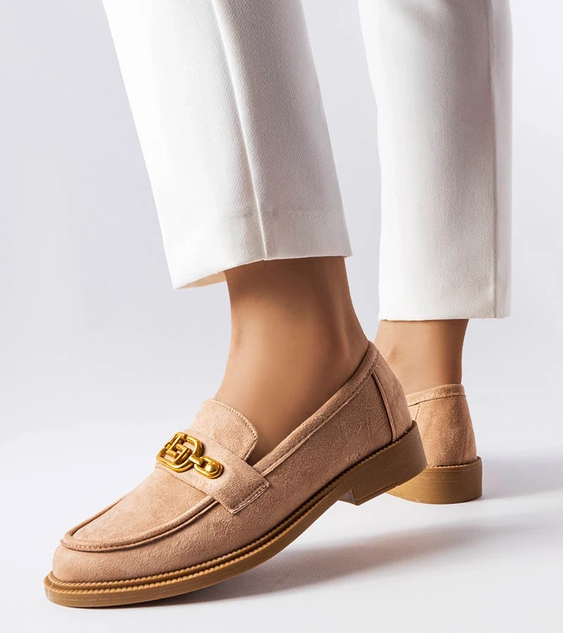 Ouellet díszítéssel díszített bézs elegáns mokaszinok