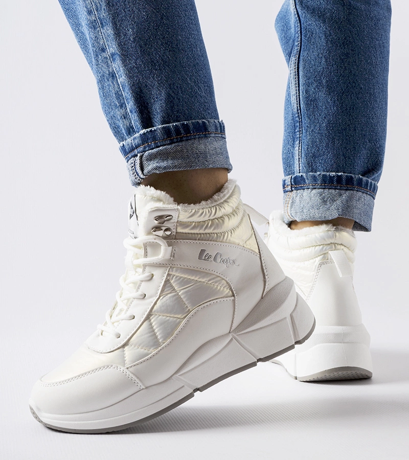 Fehér bélelt cipő Lee Cooper LCJ-23-44-1983L