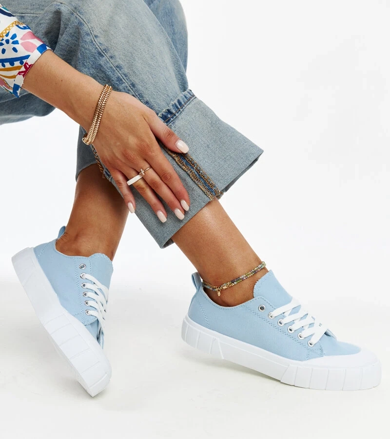 Eduard kék anyag tornacipői