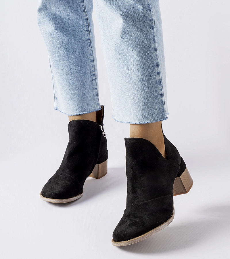 Fekete, szabálytalan szárral rendelkező csizma Busson