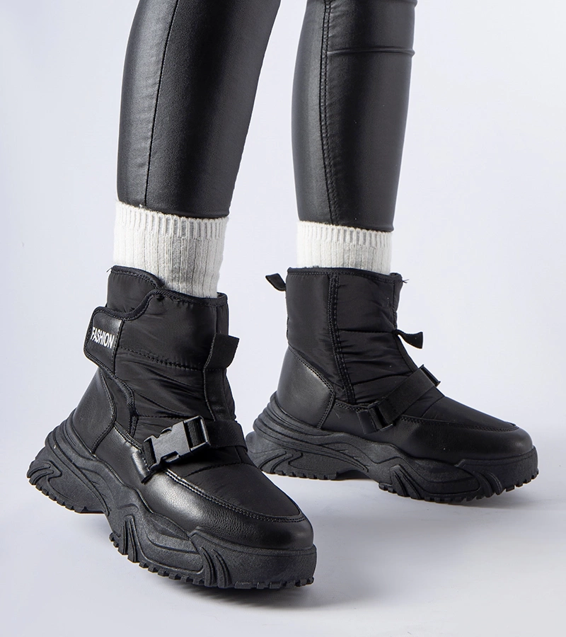 Fekete melegített hótaposó tépőzárral Mernicco