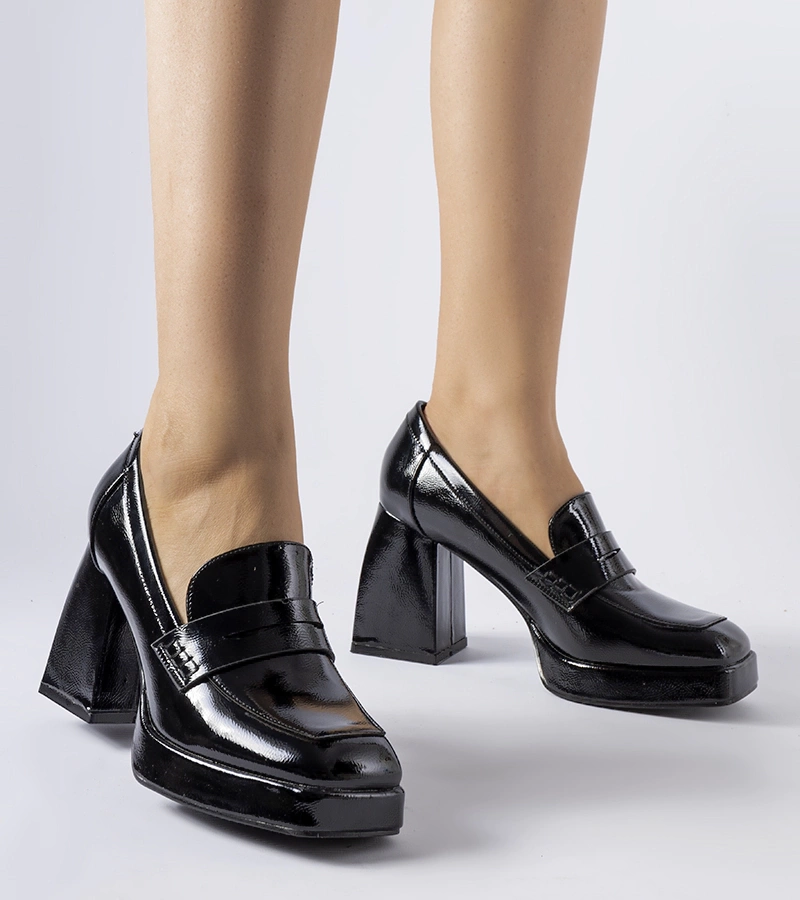 Fekete lakk bokacsizma West