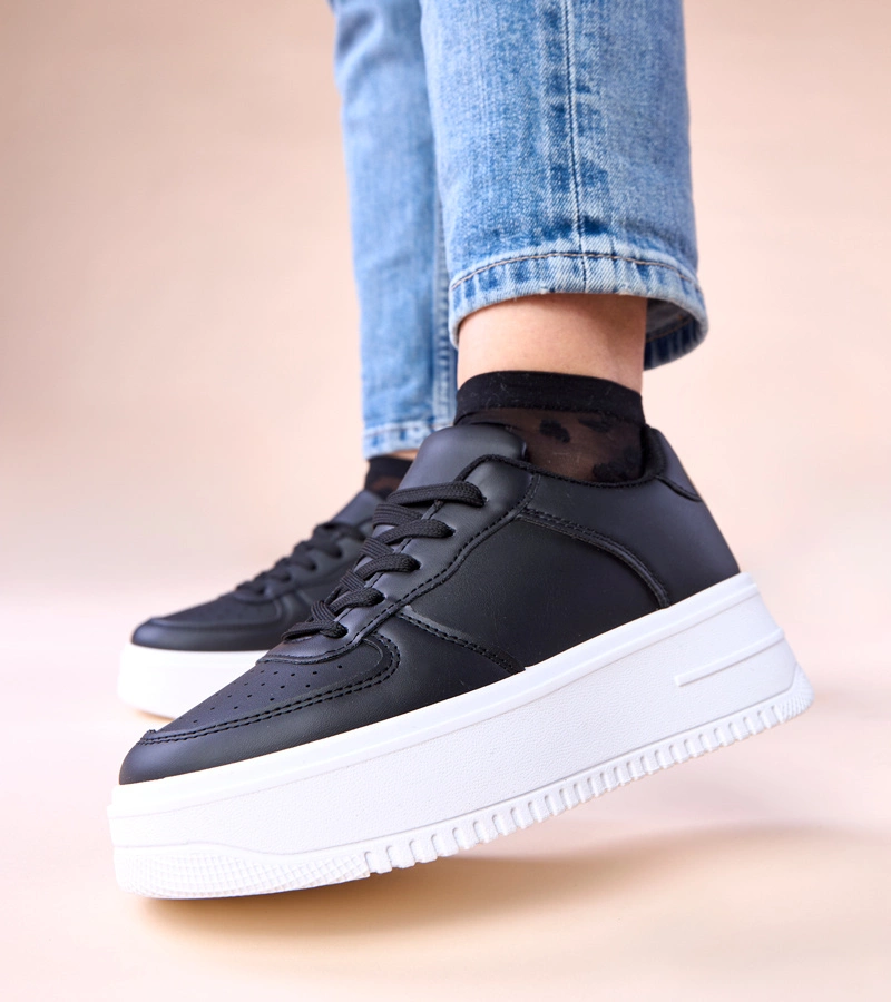 Fekete platform tornacipő Avita