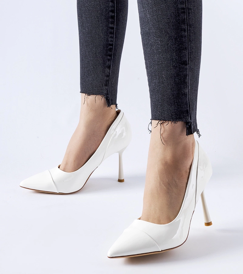 Fehér fényes tűsarkú Inferiore