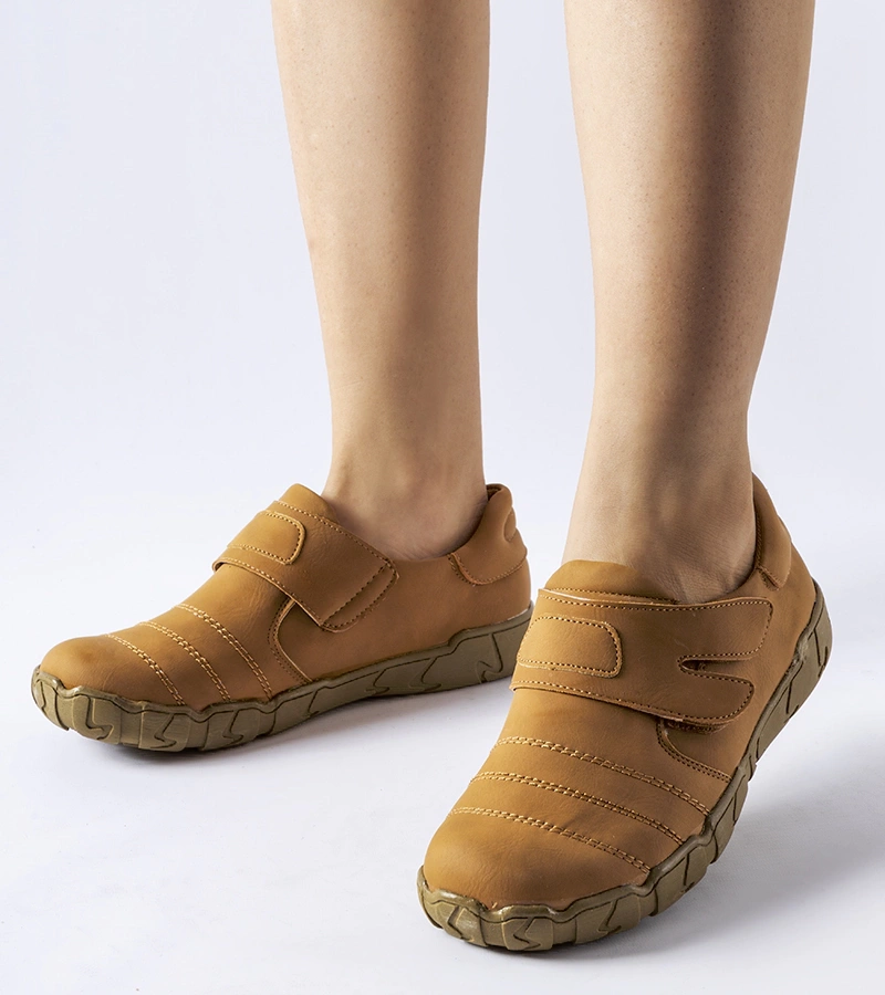 Barna tépőzáras félcipő Frencham