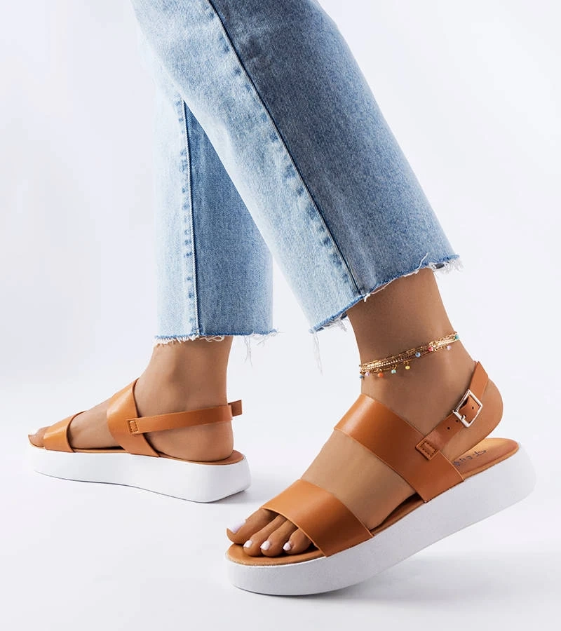 Barna Isaac platform szandál