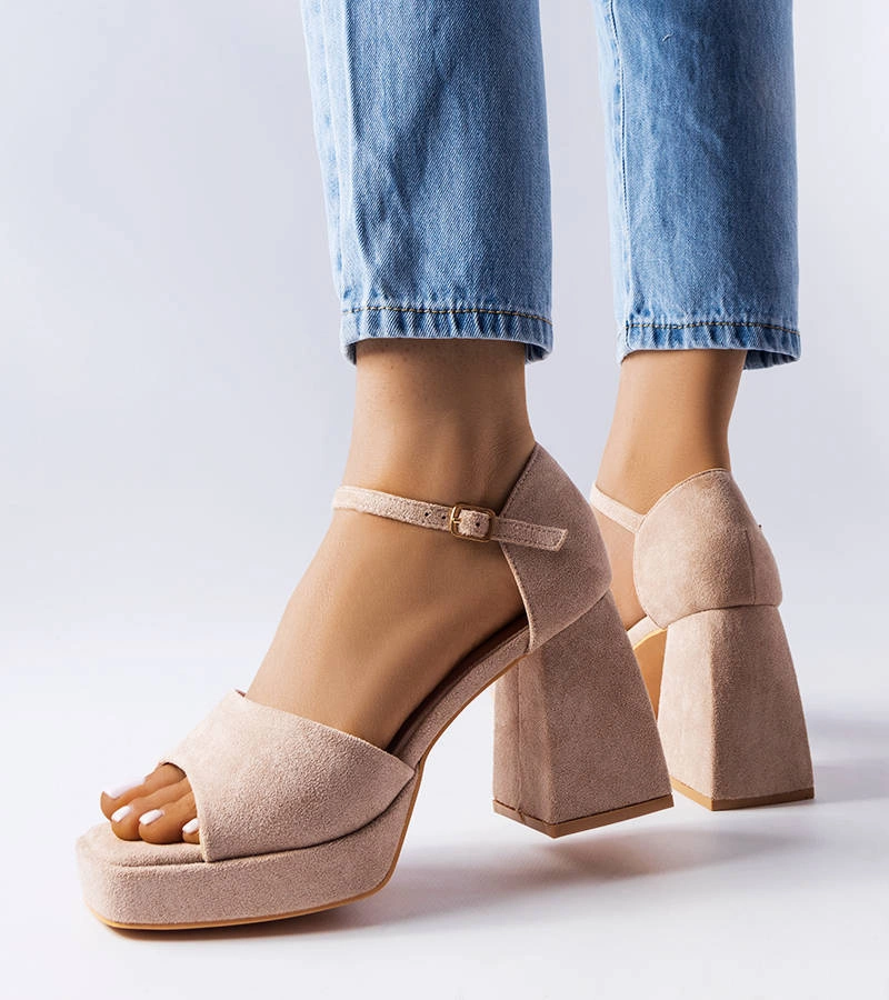 Vinceza divatos sarkú bézs szandál