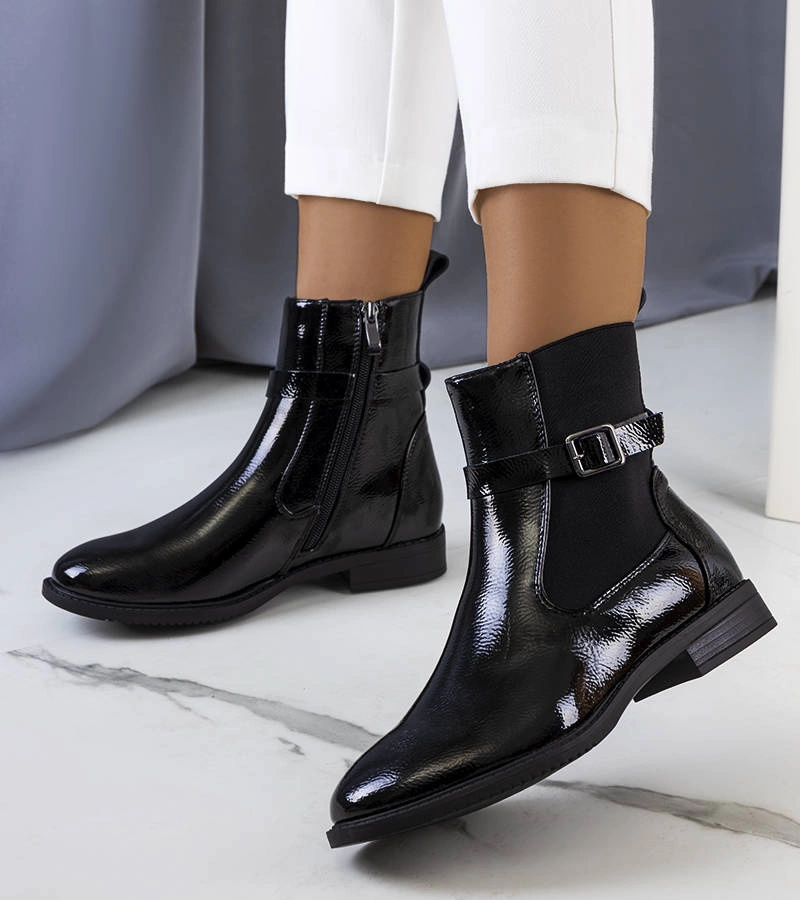 Fekete lakkozott bélelt Isonti bokacsizma