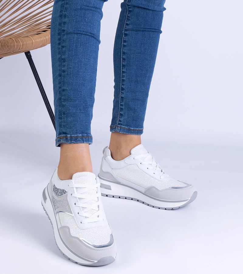 Savina fehér tornacipők csillámmal és cirkóniával díszítve