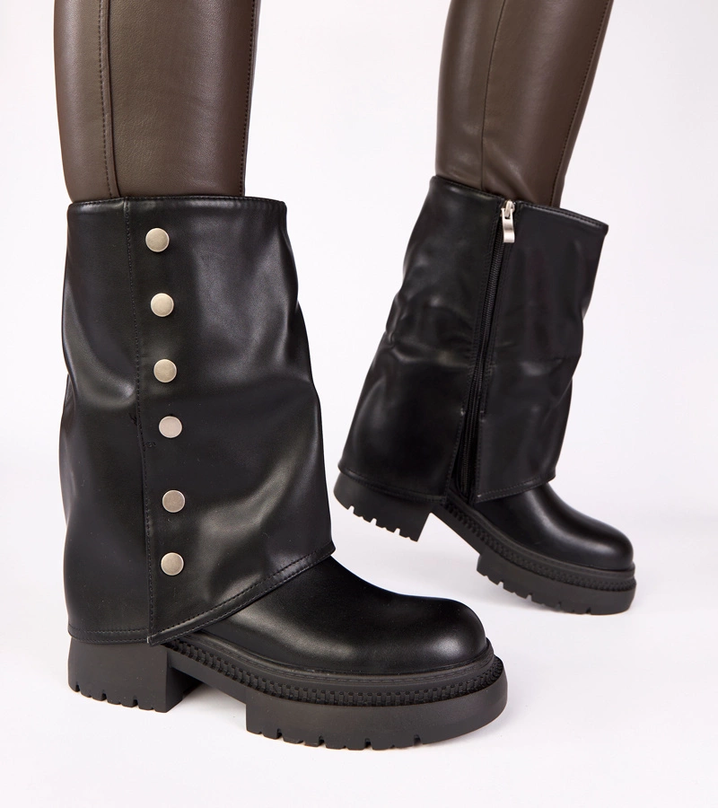 Fekete felhajtott szárú platformos bokacsizma Carla